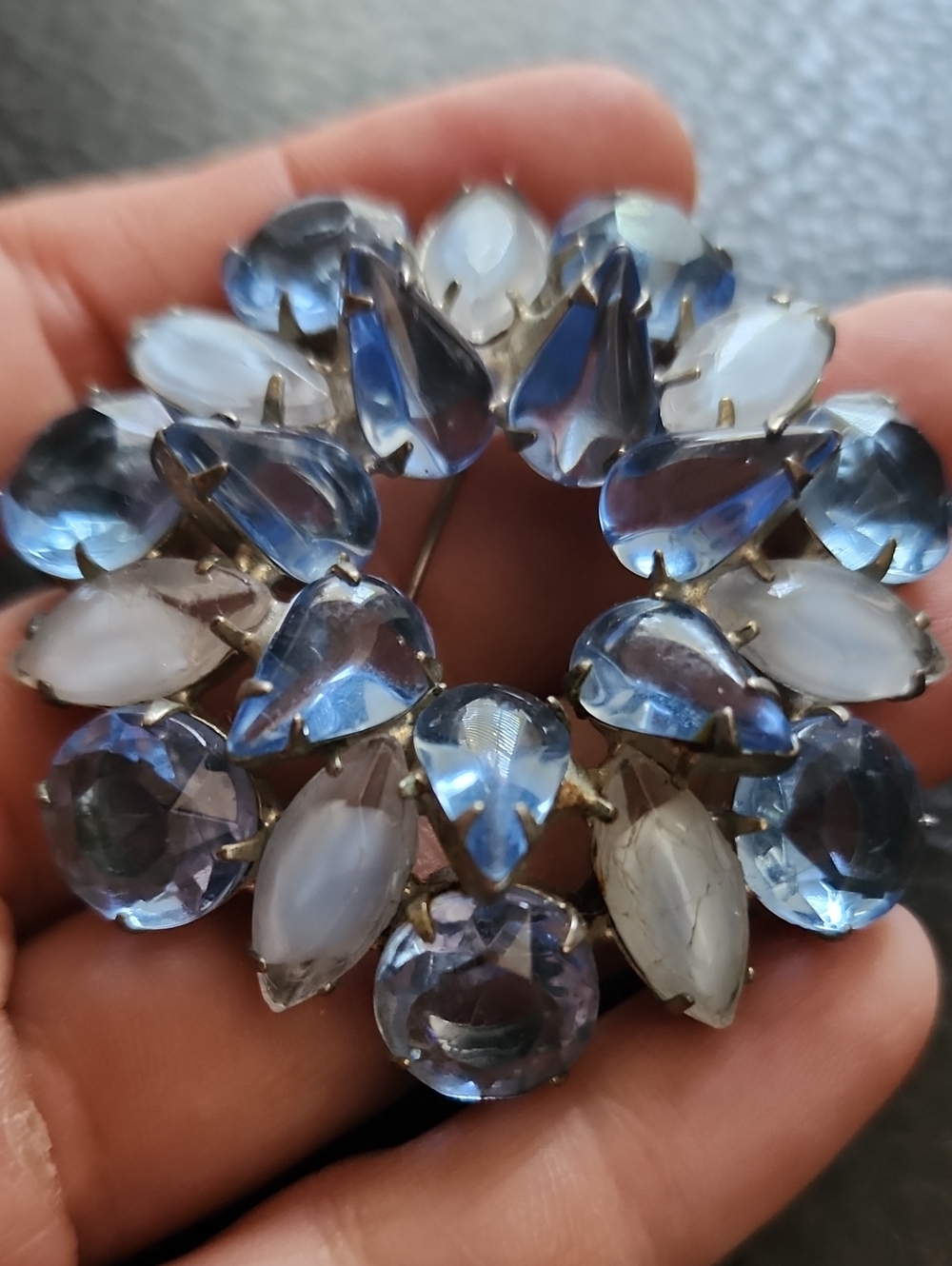 VTG Blue and White Multi-Stone Floral Brooch - Women Jewelry